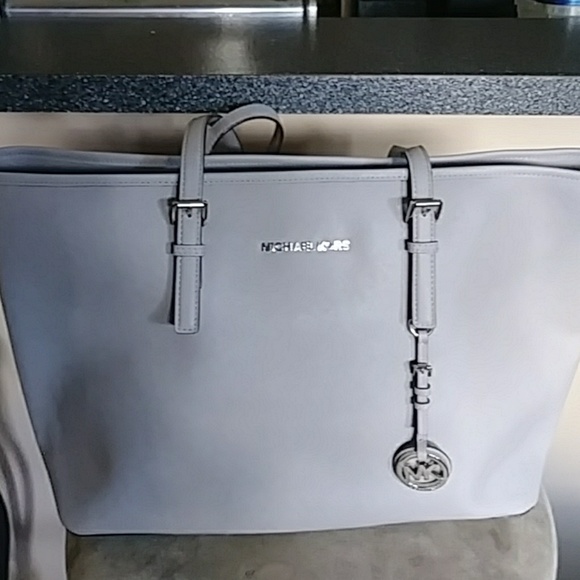 Michael Kors Handbags - Michael Kors purse with dust cover